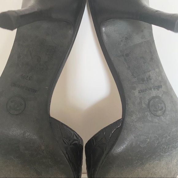 CHANEL kitten heel slip on sandal - Picture 6 of 7